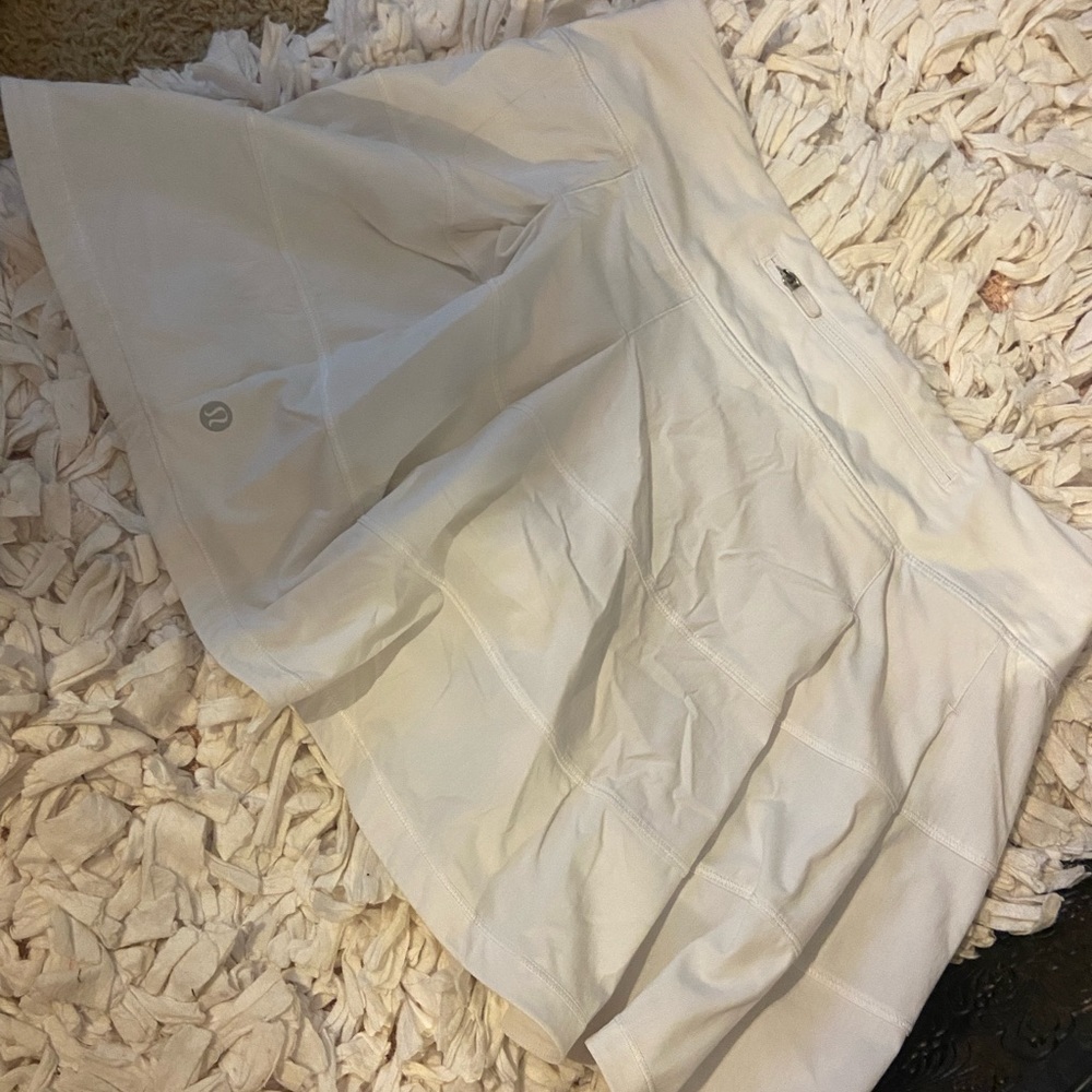 WHITE LULULEMON SKIRT SIZE 8❤️